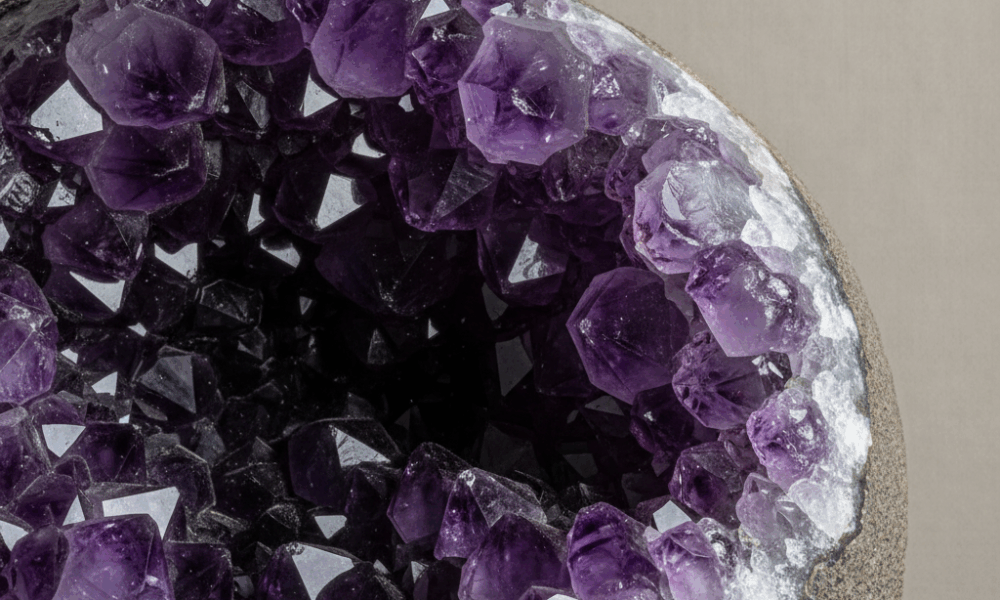 découvrez comment le prix de l'améthyste au kilogramme varie en fonction de différents facteurs essentiels. comprenez les influences sur la valeur de cette pierre précieuse pour mieux évaluer vos achats.