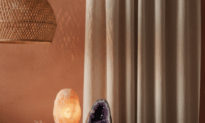 découvrez les matières naturelles incontournables pour sublimer votre décoration intérieure et apporter une touche d'élégance, de chaleur et d'authenticité à votre maison.