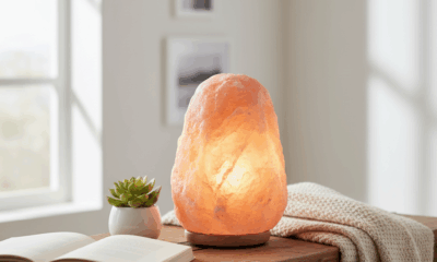 découvrez les bienfaits de la lampe de sel de l'himalaya et apprenez comment l'entretenir facilement pour profiter de ses effets apaisants et purifiants au quotidien.