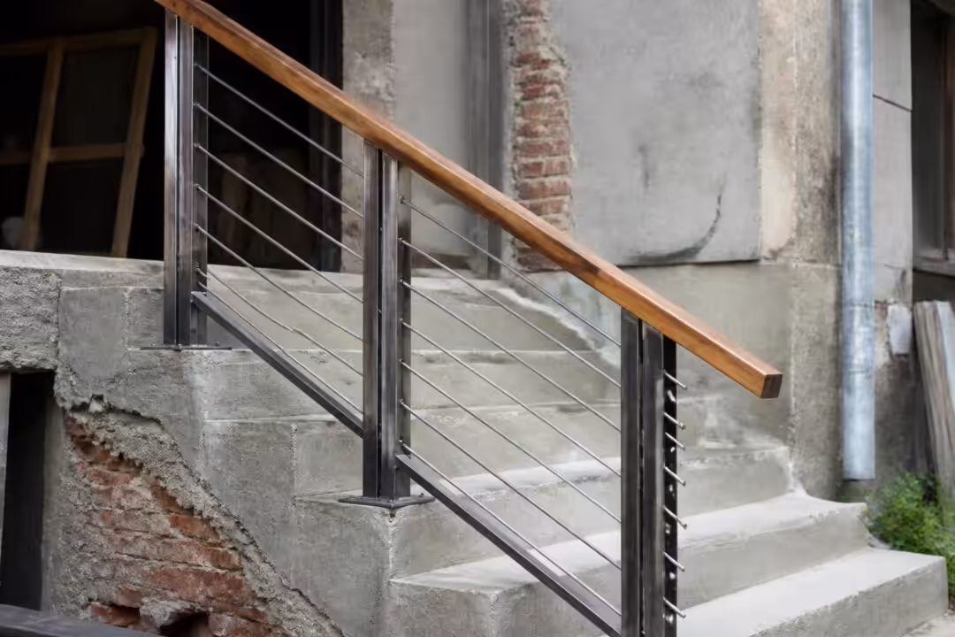 découvrez notre rampe innovante en matériau de chantier, idéale pour stabiliser vos escaliers instables à moitié prix. alliez solidité et style facilement !