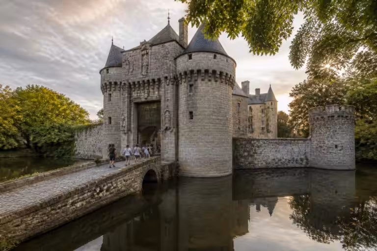 découvrez l'histoire fascinante du château de l'hers et préparez votre visite pour explorer ce monument emblématique chargé de patrimoine.
