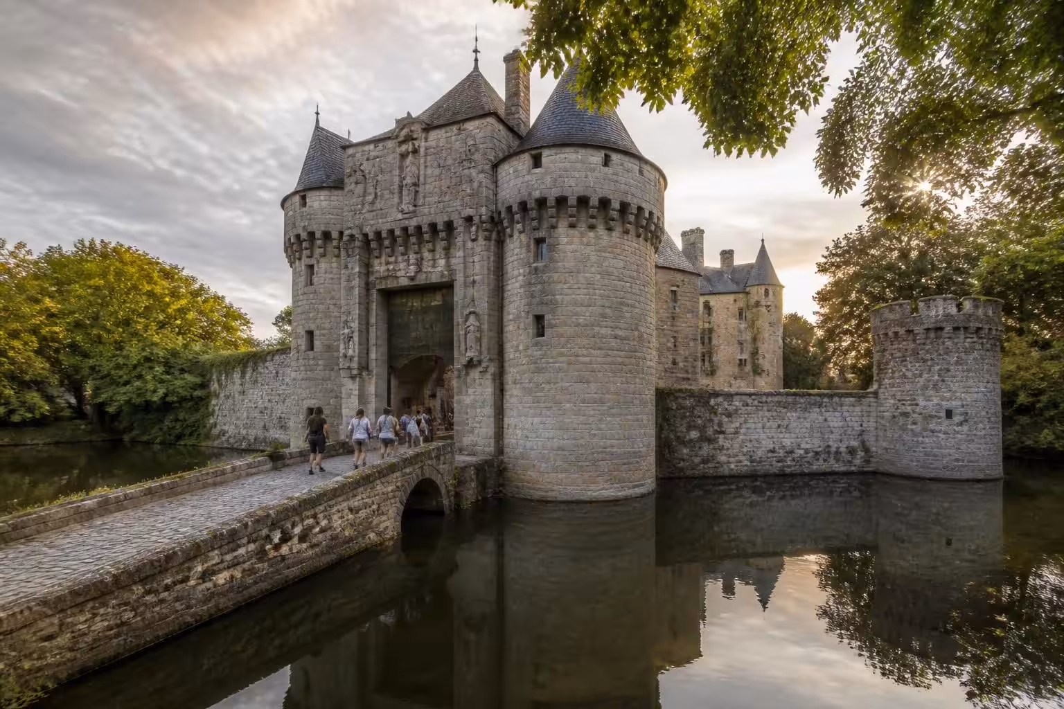 découvrez l'histoire fascinante du château de l'hers et préparez votre visite pour explorer ce monument emblématique chargé de patrimoine.